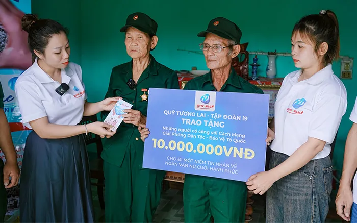 Hình ảnh đại diện cho tính năng bảo mật, khuyến mãi và hỗ trợ khách hàng của nền tảng